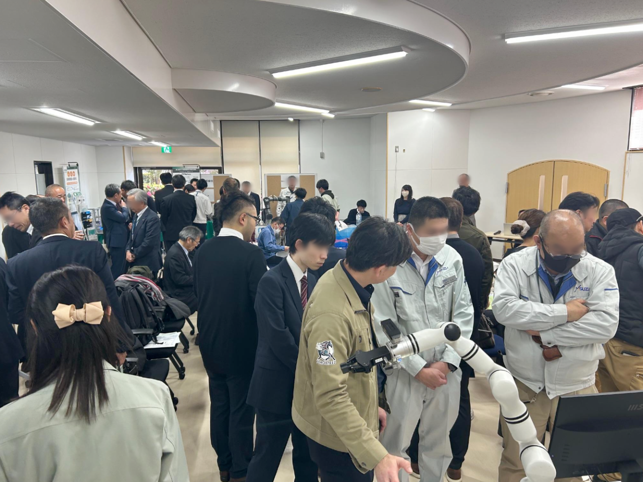 中小企業のニーズに合ったロボットとの協働をテーマに